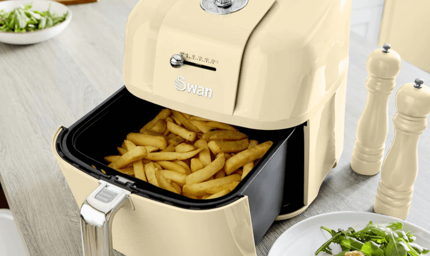 A SWAN retro cream airfryer