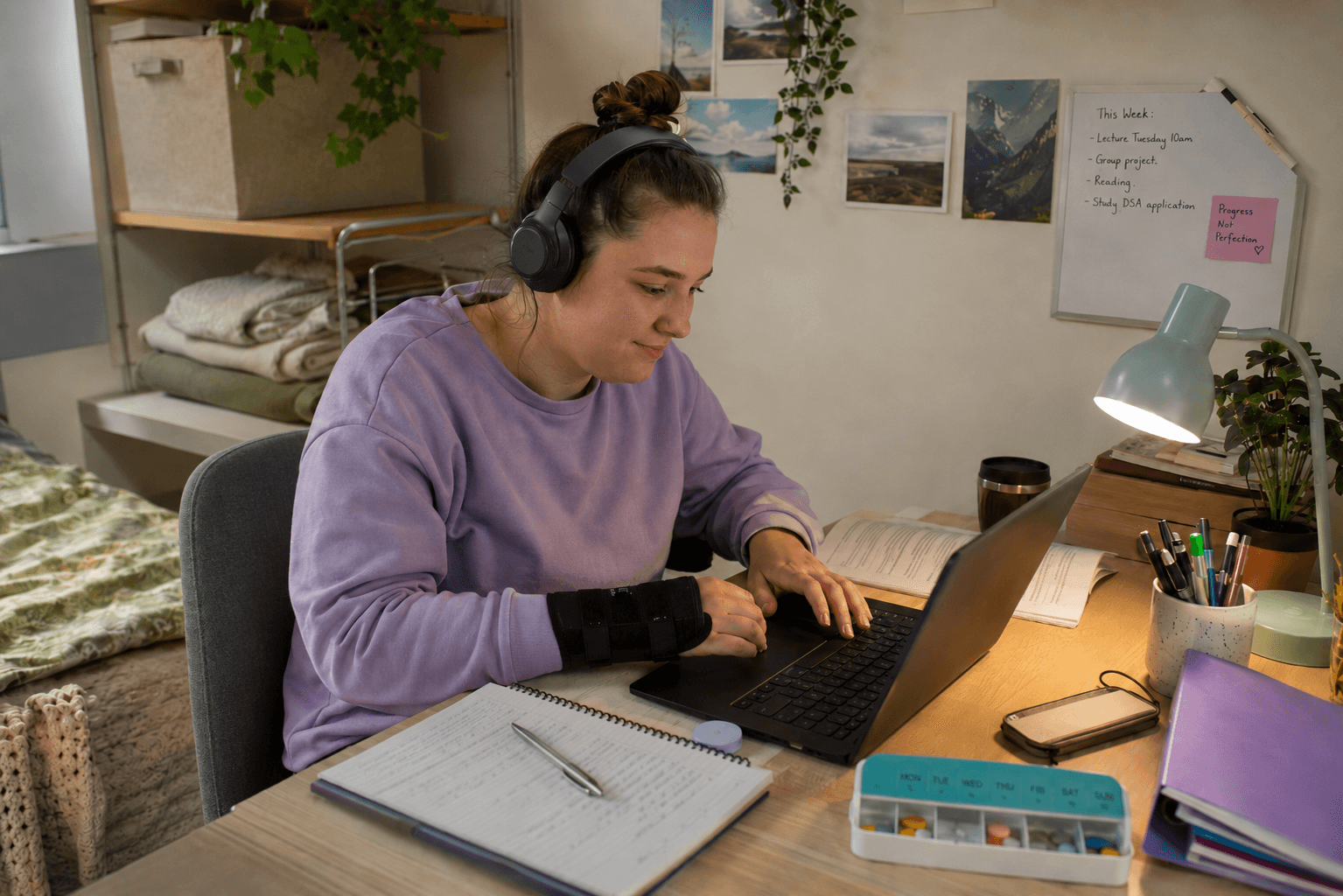 Disabled student applying for Disabled Students’ Allowance with study supplies, highlighting support for disabilities, long-term health conditions and Purpl discounts.